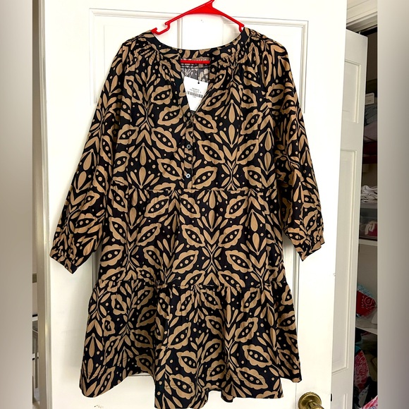 NWT! LILLA P - TIERED SPLIT NECK DRESS IN KHAKI MOTIF - Picture 4 of 5